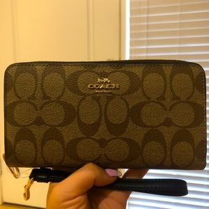 Coach accordion zip wallet